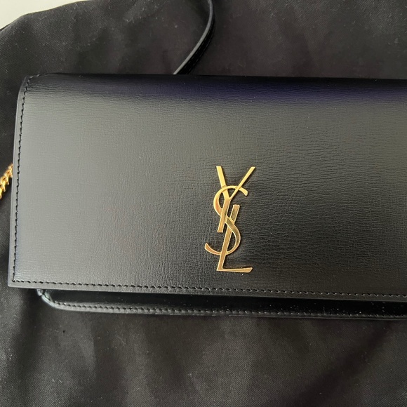 Saint Laurent CASSANDRE PHONE HOLDER IN SMOOTH LEATHER - Picture 2 of 9